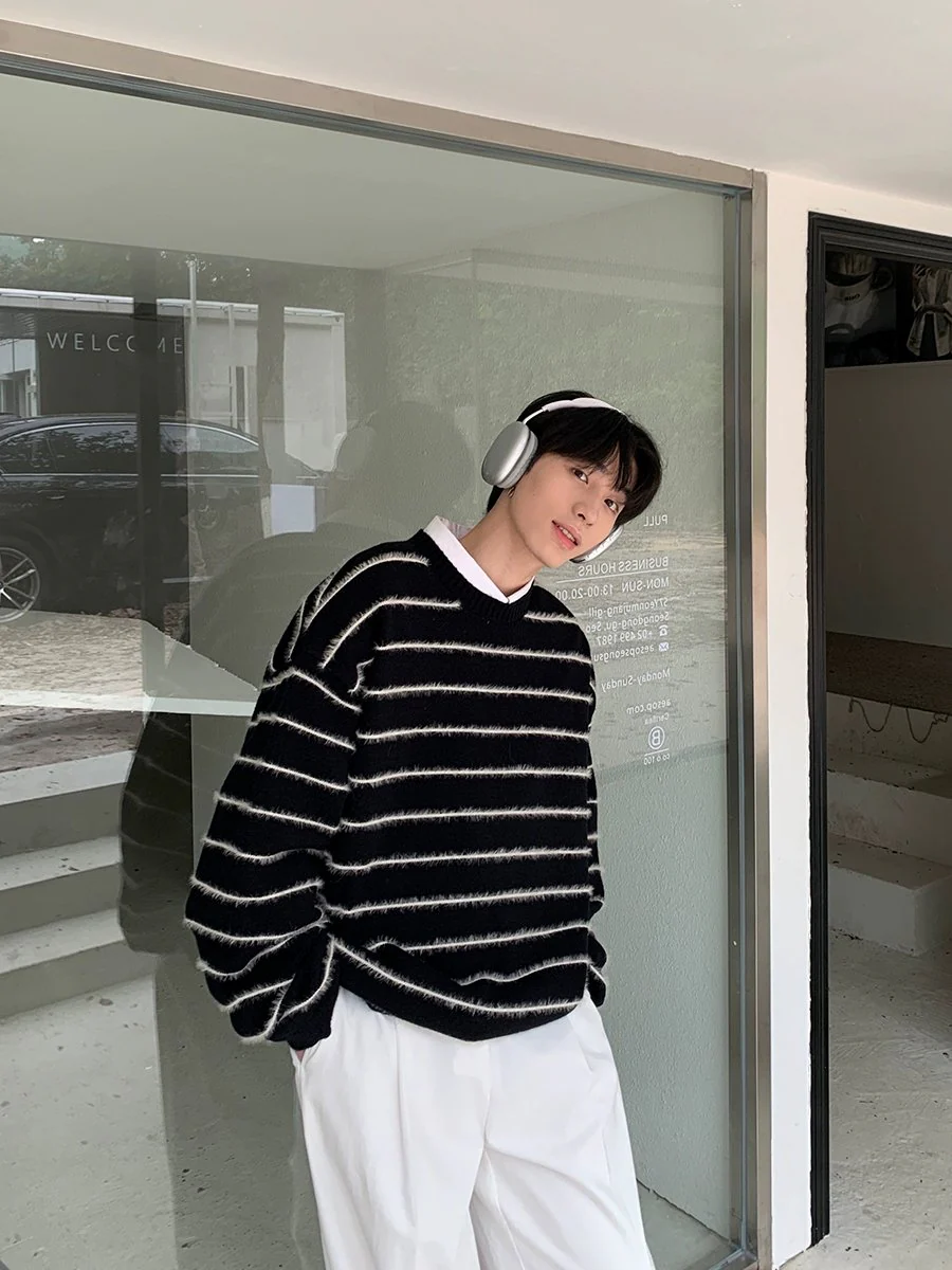 GS No. 144 Vintage Sweater - Image 3