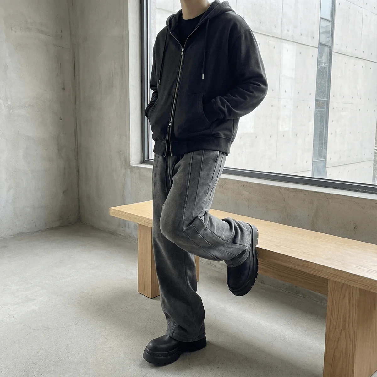 GS No. 376 Loose Jogger Pants - Image 2